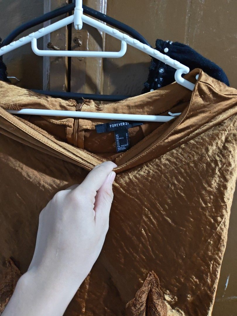 Top and skirt bundle (Category: Others Tops) located in Pasig City. Submitted by huntpicked (Listing ID 1435639763, Image 3). Description: selling this set in well used condition and fit to a small to medium body frame message me if interested..