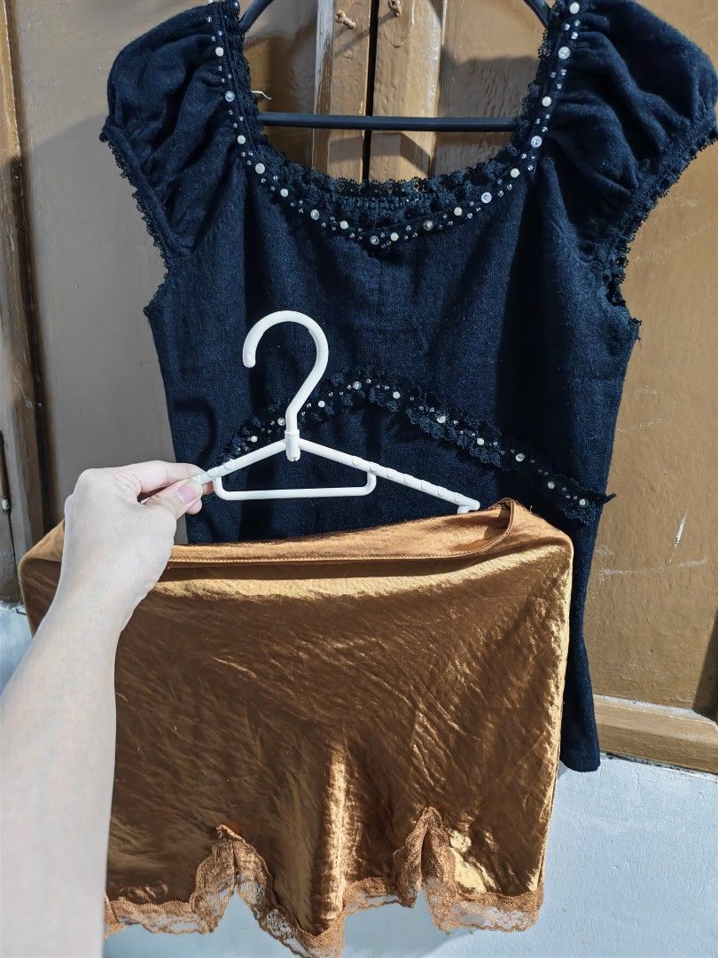 Top and skirt bundle (Category: Others Tops) located in Pasig City. Submitted by huntpicked (Listing ID 1435639763, Image 2). Description: selling this set in well used condition and fit to a small to medium body frame message me if interested..