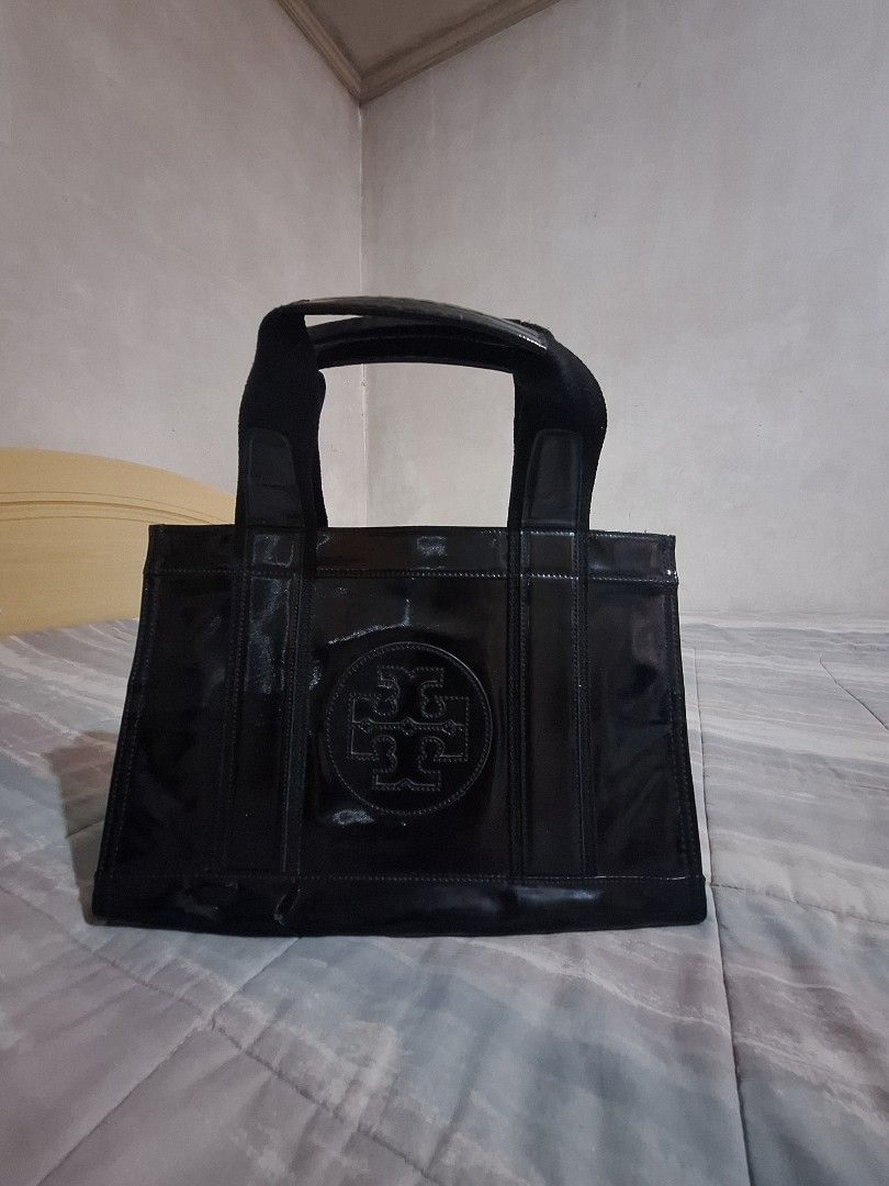 Tory Burch Black Tote Bag (Category: Luxury Bags & Wallets) located in Manila. Submitted by decluttering.princess (Listing ID 1435526676, Image 1). Description: original from the US used only a few times (maybe 3x lng) no inclusions loc: sta mesa manila.
