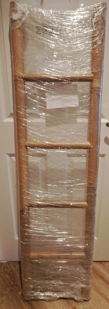 Towel rack