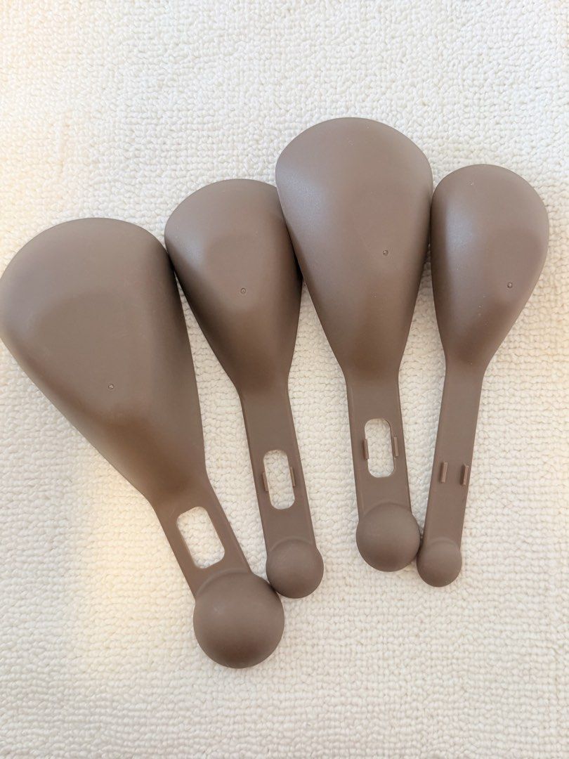 Tupperware Measuring Spoons Set (Category: Bakeware) located in Marikina City. Submitted by ukaiiukai (Listing ID 1435566099, Image 2). Description: - Tupperware measuring spoon set (4 spoons). - Brown color. - Sizes: 1/4 tsp, 1/2 tsp, 1 tsp, and 1 cup. - Durable plastic construction. - Long handles for easy scooping. - Hole for hanging storage..