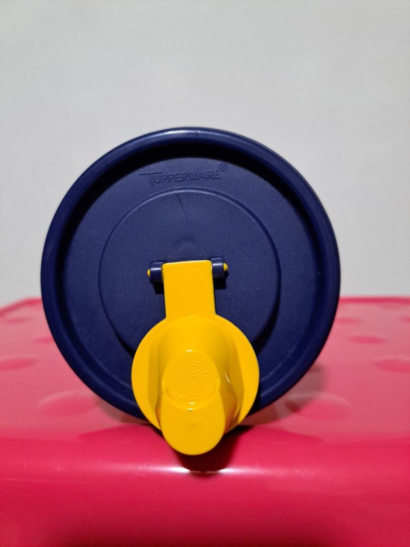 Tupperware Water Bottle with Flip Top443321301986846721