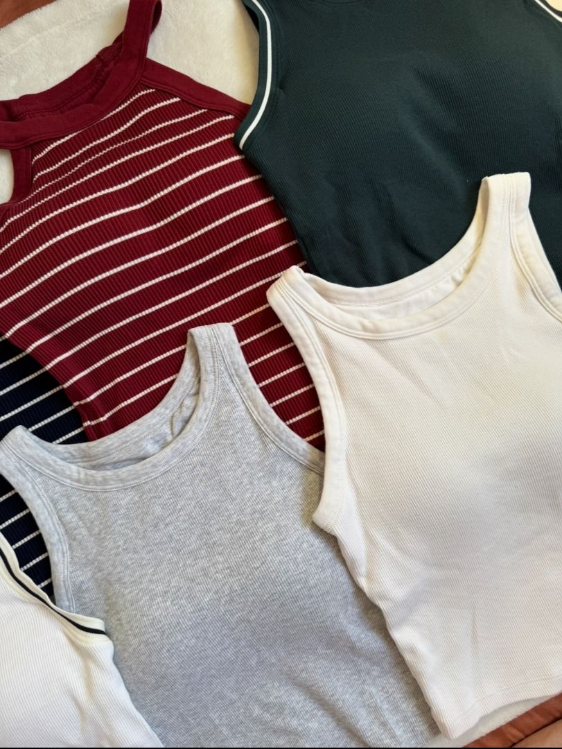 Uniqlo Ribbed Bra Top (Category: Sleeveless) located in Pasig City. Submitted by pt______ (Listing ID 1435613607, Image 1). Description: All colors in pictures are available Bought from UNIQLO, used once or twice With built-in bra Bundle discount: Buy 1 = PhP 650 Buy 2 = PhP 1,250 Buy 3 = PhP 1,800 If interested in buying more, dm me so we can work the discount out :) .
