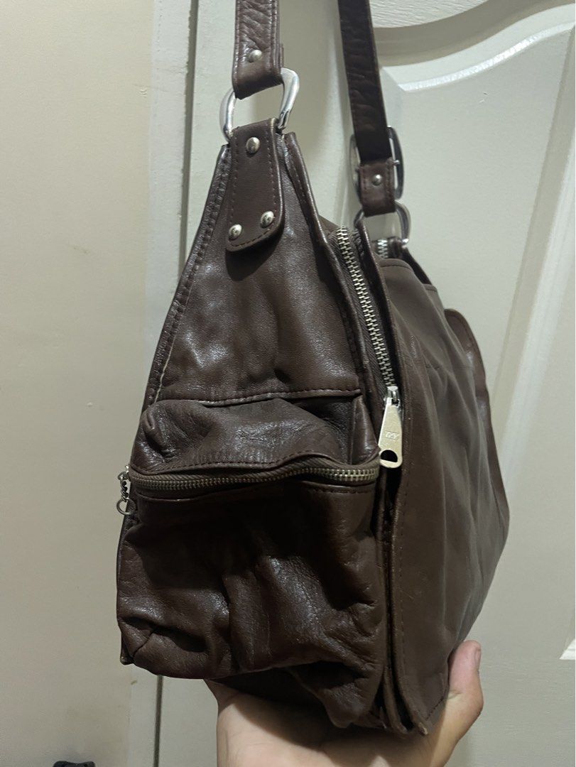 Vintage Mareum Japan Shoulder Bag (Category: Luxury Bags & Wallets) located in Manila. Submitted by jarchive (Listing ID 1435641037, Image 3). Description: Maruem Japan is a renowned, vintage Japanese luggage and bag manufacturer known for high-quality, durable, and often leather-crafted items, frequently featuring collaborations with luxury brands like Pierre Balmain and Moschino. Soft dark brown leather with nice patina Single shoulder strap + 