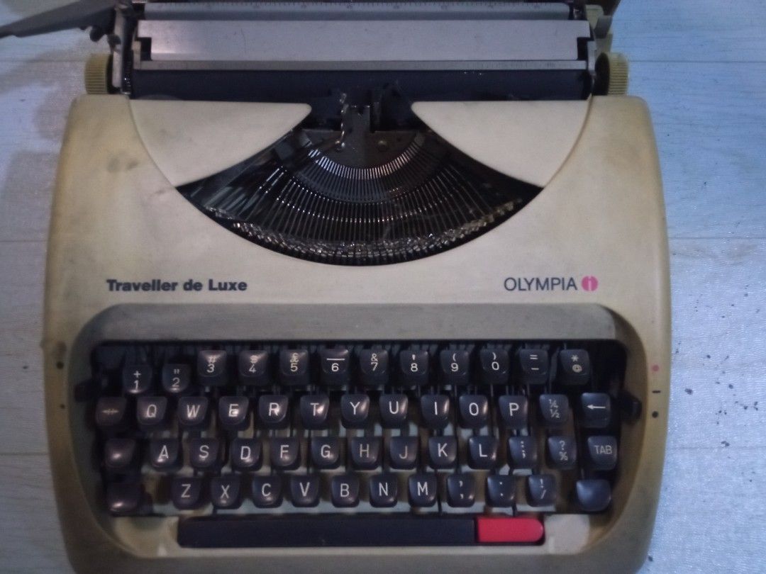 Vintage Olympia Traveller de Luxe Typewriter (Category: Stationery & School Supplies) located in Manila. Submitted by aosram (Listing ID 1435647451, Image 3). Description: Olympia Traveller de Luxe typewriter with original case. Full keyboard, black keys, red space bar, and cream body. Includes carrying case. issue:no ink.