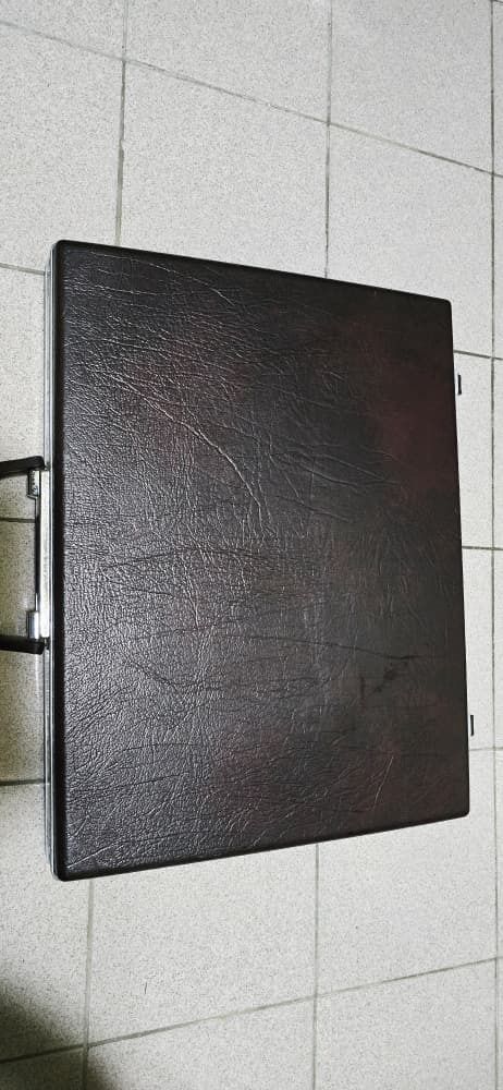 Vintage Samsonite hardshell briefcase (Category: Laptop Bags & Sleeves) located in Kuala Lumpur. Submitted by jules_rye (Listing ID 1435699095, Image 2). Description: Please pm for more info.