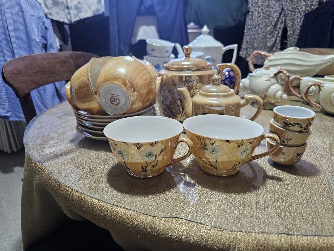 Vintage Tea Set - Floral Design