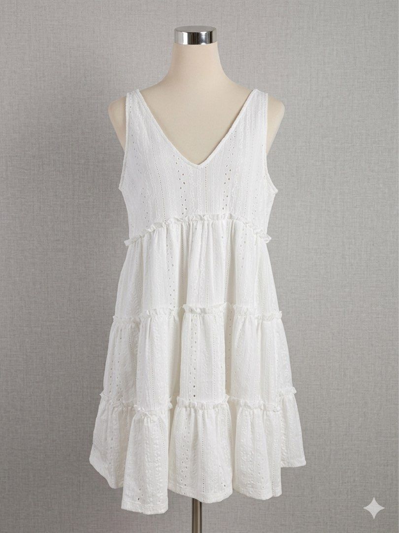 White Dress Pull & Bear XL (Category: Dresses) located in Manila. Submitted by repeat_finds_ph (Listing ID 1435616366, Image 1). Description: 👉All are classified as thrifted (𝙪𝙣𝙬𝙖𝙨𝙝𝙚𝙙) some items may come with minor flaws due to pre-loved wear. 👉Color of product may slightly vary due to lighting, -— 🚗 𝐒𝐇𝐈𝐏𝐏𝐈𝐍𝐆 𝐃𝐄𝐓𝐀𝐈𝐋𝐒: Via Lalamove or direct J&T only Metro Manila: 75.00 Luzon: 95 Visayas/ Mindanao: 115 📍 Valenzuela CIty