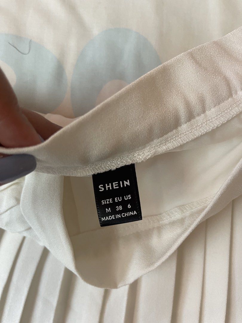 White Pleated / Tennis Skirt (Category: Skirts) located in Makati City. Submitted by ablcn (Listing ID 1435545708, Image 3). Description: Never used Runs small on waist.