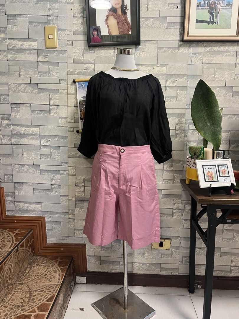 Zara Black Top (Category: Sets or Coordinates) located in Antipolo. Submitted by murapod2 (Listing ID 1435523617, Image 2). Description: Stylish set featuring a black top .The top has a boat neck and 3/4 sleeves. . The top is perfect for a casual yet chic look. Made in Morocco. Size L..