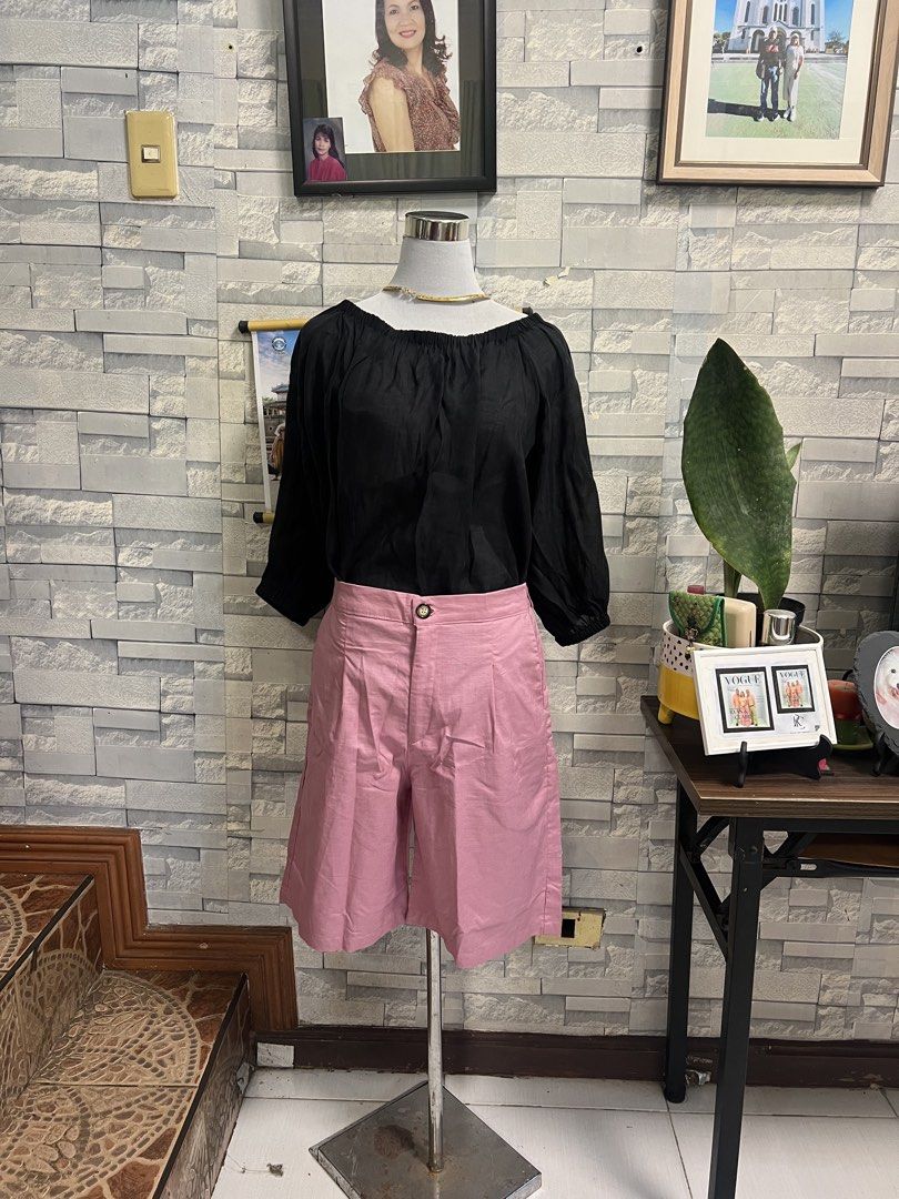 Zara Black Top (Category: Sets or Coordinates) located in Antipolo. Submitted by murapod2 (Listing ID 1435523617, Image 1). Description: Stylish set featuring a black top .The top has a boat neck and 3/4 sleeves. . The top is perfect for a casual yet chic look. Made in Morocco. Size L..