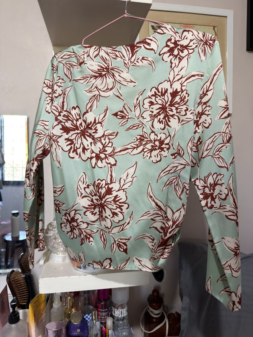 Zara Floral Wrap Blouse (Category: Blouses) located in Apalit. Submitted by ic_declutter (Listing ID 1435602237, Image 3). Description: - Zara wrap blouse - Floral print in green, red, and white - Long sleeves - Flattering V-neck - Size: XS - Made in Morocco.