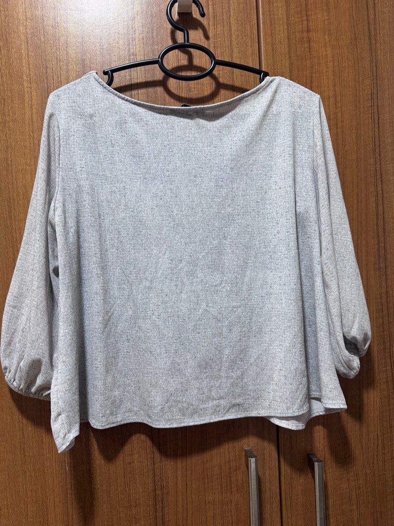 Zara gray blouse (Category: Blouses) located in Cebu City. Submitted by dmscemd (Listing ID 1435627254, Image 2). Description: Like new, used once Not see through but with light comfy material.