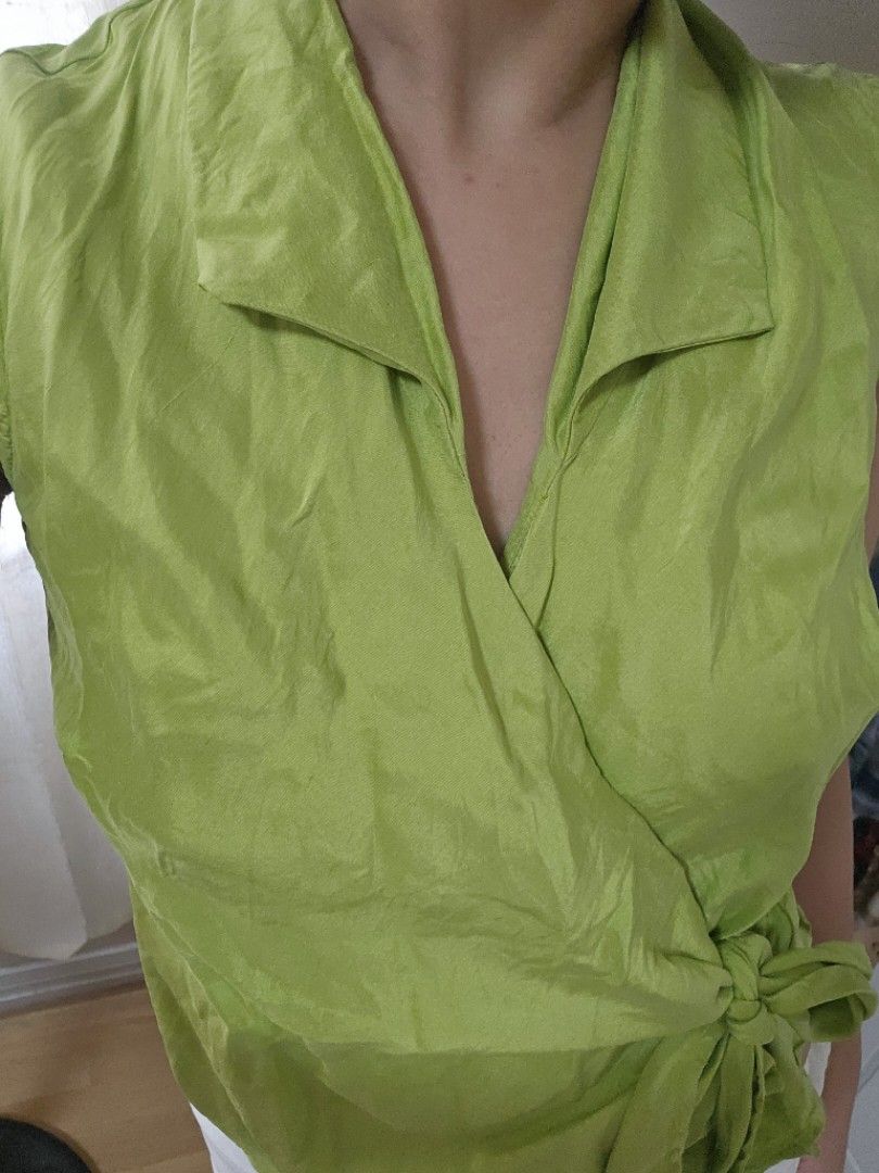 100% silk vintage top (Category: Blouses) located in Quezon City. Submitted by cheapbrandy (Listing ID 1438952440, Image 3). Description: absolutely stunning vintage silk top in apple green. amazing fabric in 100% silk (rare for this price). been keeping this forever but never wore.