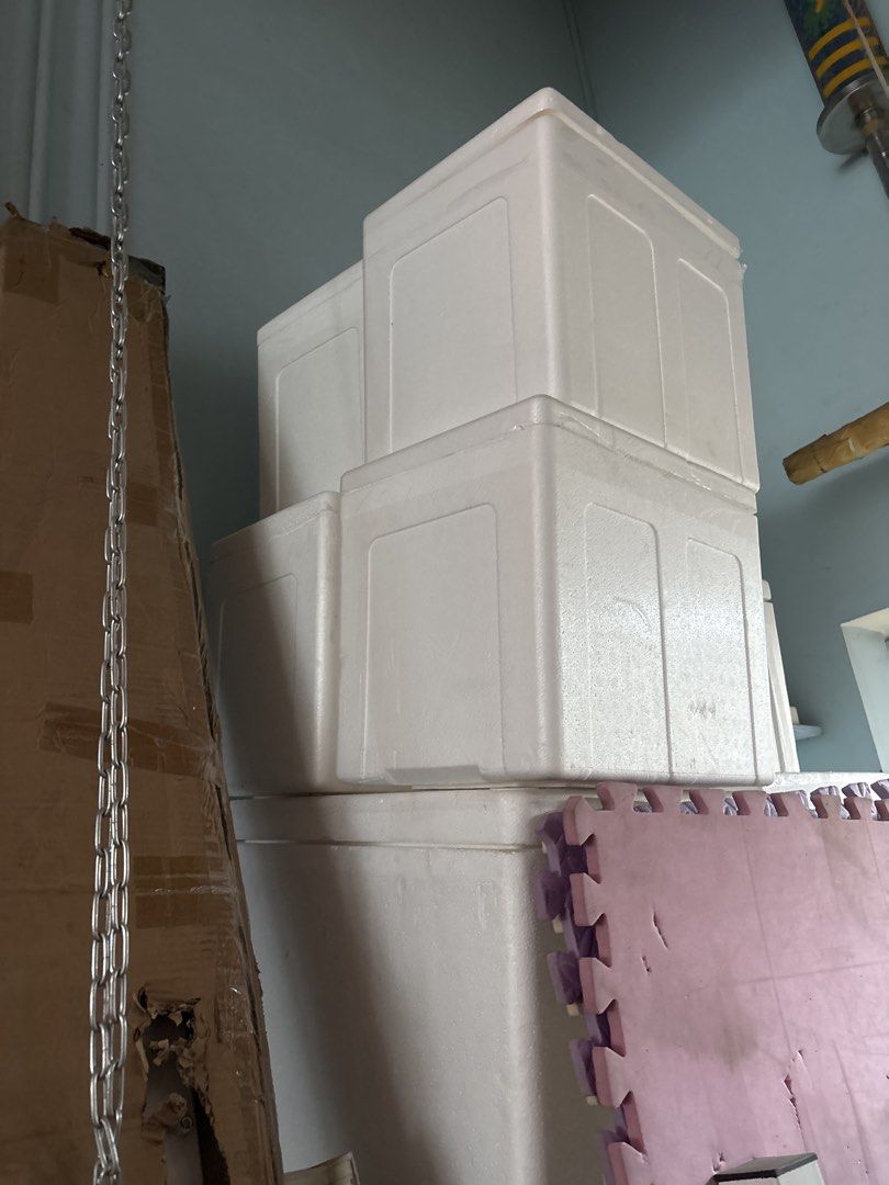 7 White Styrofoam Boxes - Various Sizes459379713361858560
