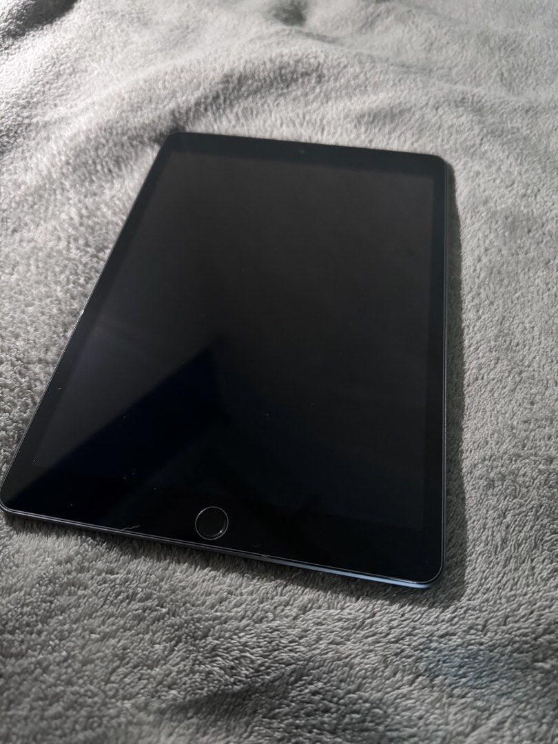 Apple iPad 9th Gen | 64GB | Space Gray | Wi-Fi + Cellular (Category: iPad) located in Manila. Submitted by zane_anthonie (Listing ID 1439030429, Image 3). Description: Selling my Apple iPad 9th Generation (10.2-inch, 2021 model) in Space Gray. This is the Wi-Fi + Cellular version, so you can easily use a SIM card for internet on the go. Perfect for students, office work, or daily media consumption! 📌 QUICK SPECS: • Storage: 64GB • Color: Space G