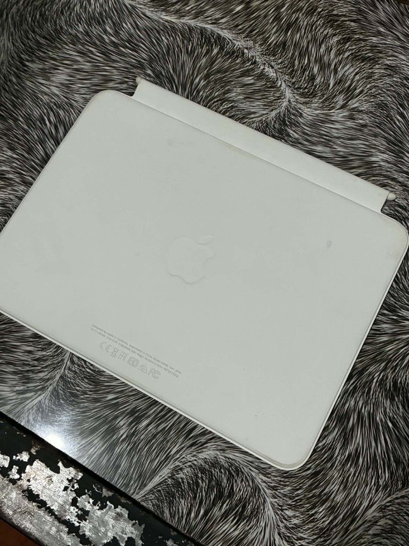 Apple iPad Keyboard (Category: Computer Keyboard) located in Manila. Submitted by quickcat.c1f676 (Listing ID 1438971970, Image 2). Description: - Apple iPad keyboard - Full keyboard layout with trackpad - White color - Includes screen cover - Features Apple logo.