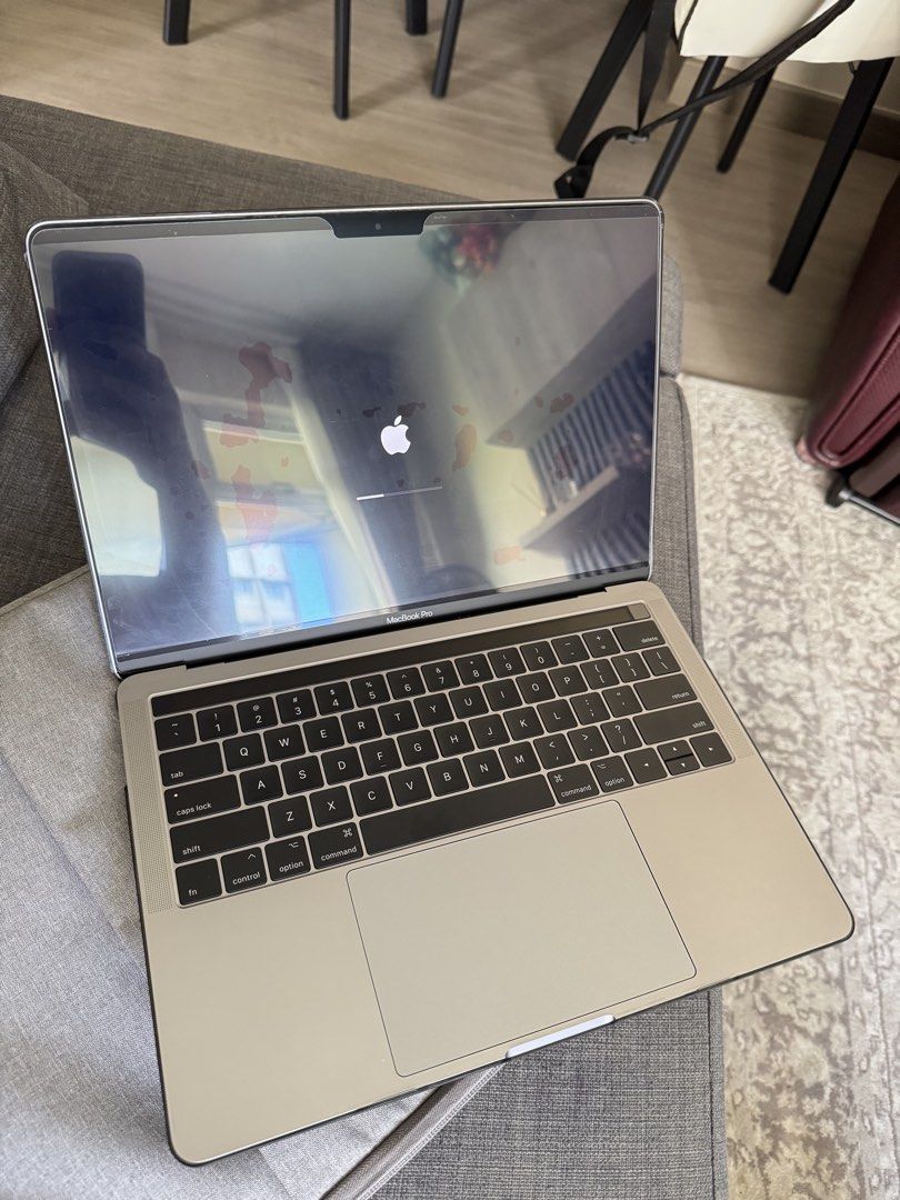 Apple MacBook Pro - Silver459189613799690240