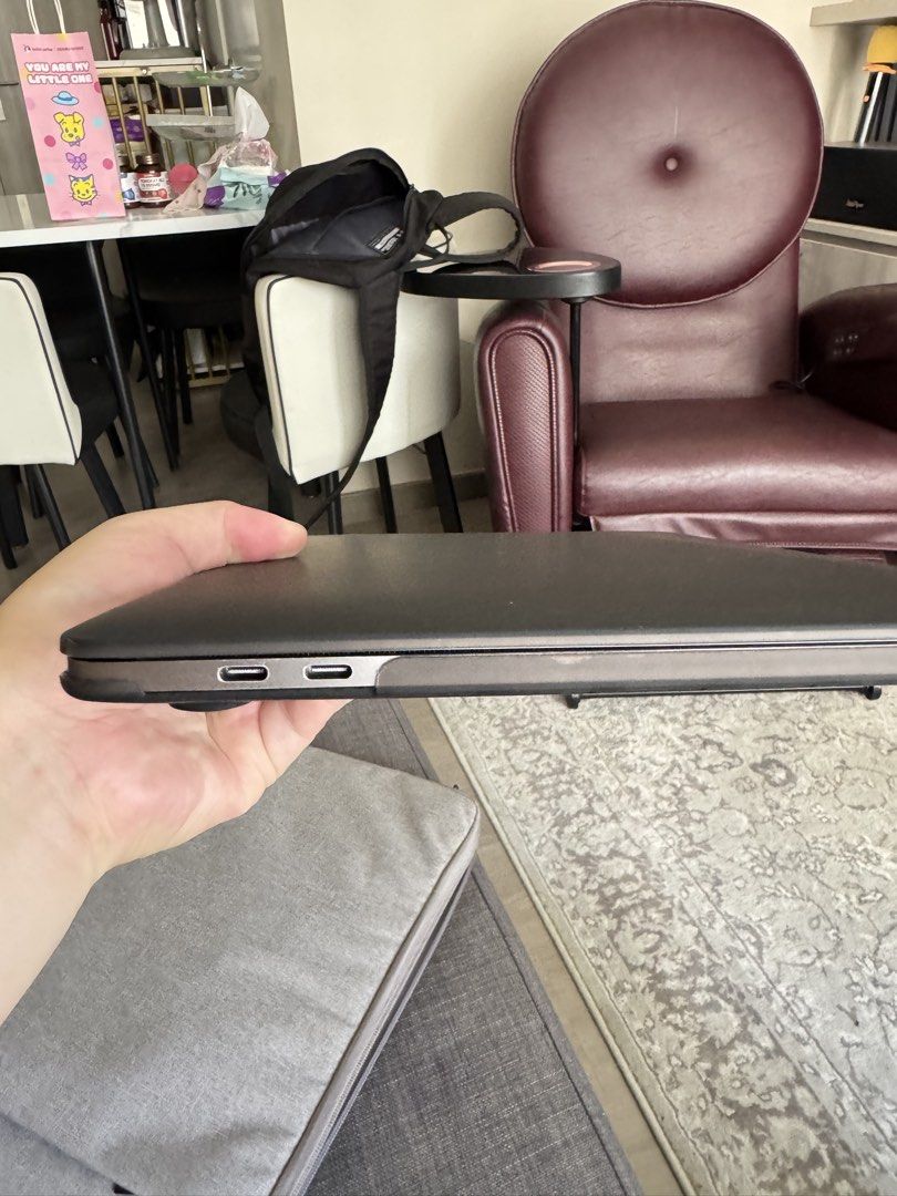 Apple MacBook Pro - Silver459189613799690241