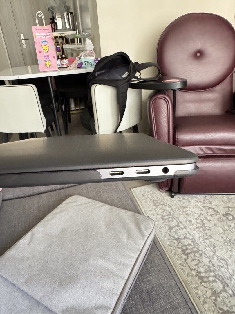 Apple MacBook Pro - Silver459189613799690242