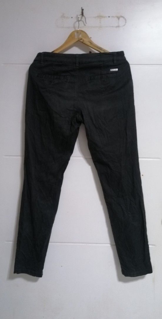 Armani Exchange Slim Fit Pants - Size 30 (Category: Jeans) located in Rizal. Submitted by rome_25 (Listing ID 1439008241, Image 2). Description: - Armani Exchange slim fit pants - Color: Black - Size: 30 - Metal logo detail - Classic design - Suitable for various occasions - Made with quality materials - Comfortable and durable Armani exchange Chino pants 30 on tag Excellent Condition Authentic Actual size tape mesure Waistine 32 Length 39 1000.