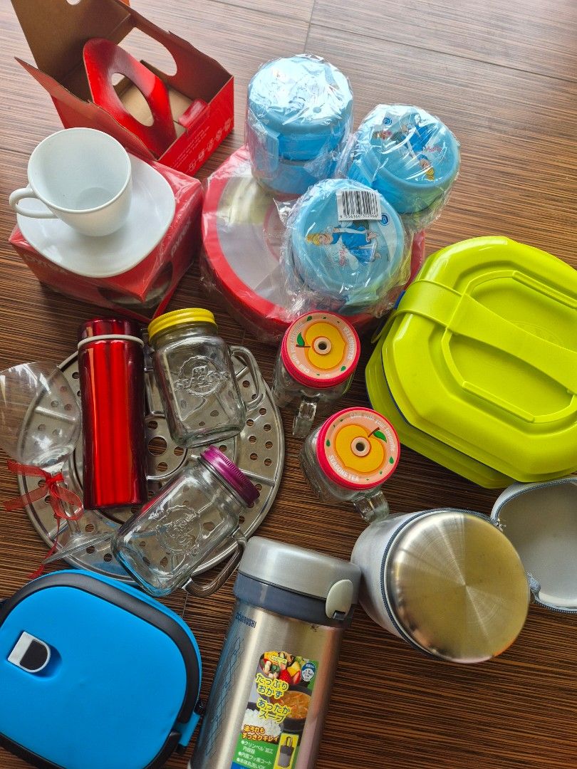 Assorted Kitchenware Bundle - Plates, Cups, Containers459283354050908160