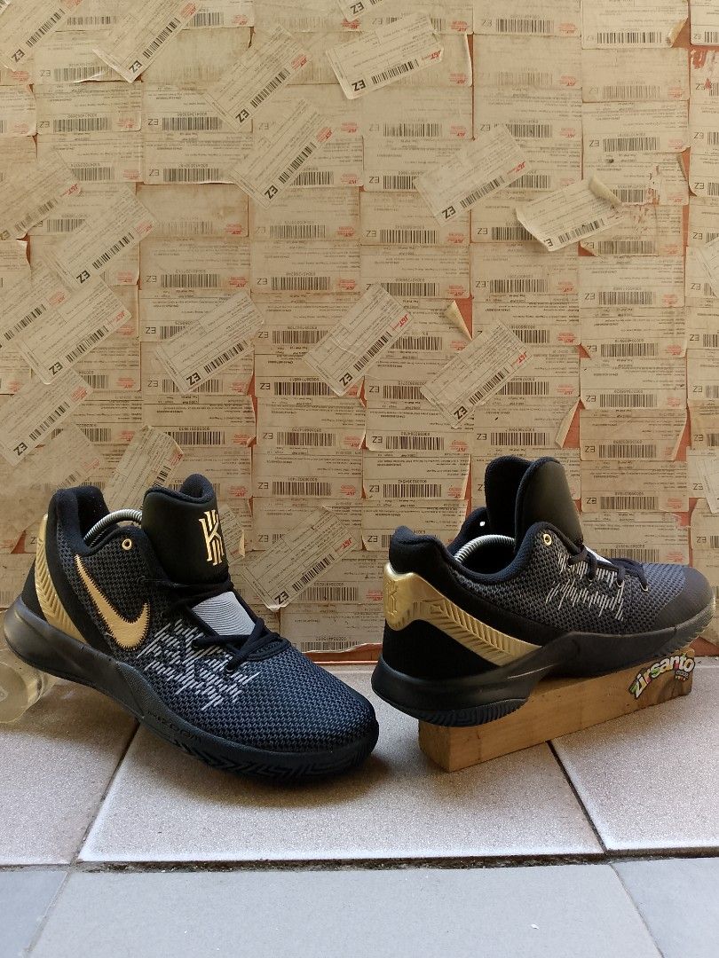 AUTHENTIC " NIKE KYRIE (Flytrap II) MEN " (Category: Sneakers) located in Danao, Cebu. Submitted by azaiahnere02 (Listing ID 1439051087, Image 3). Description: Size: 11/45 Brand New Condition Color rate: 10/10 Issues: none pm/dm for other details or photos.