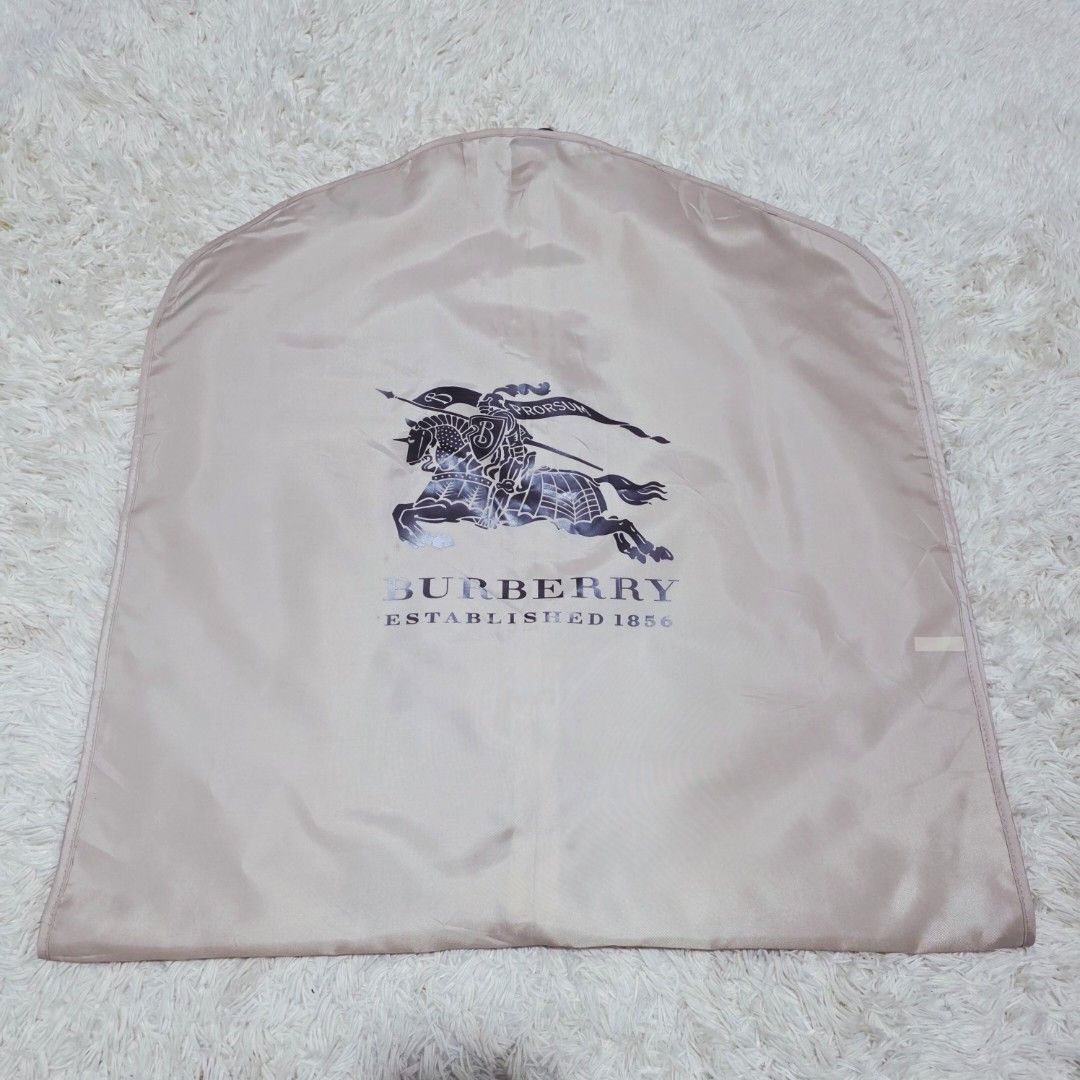 Authentic Burberry Garment Bag (Category: Luxury Bags & Wallets) located in Binangonan. Submitted by makoleksyon (Listing ID 1438929010, Image 2). Description: excellent condition like new no flaws water proof and dust proof material bought in Japan 100% Authentic Money back guarantee.