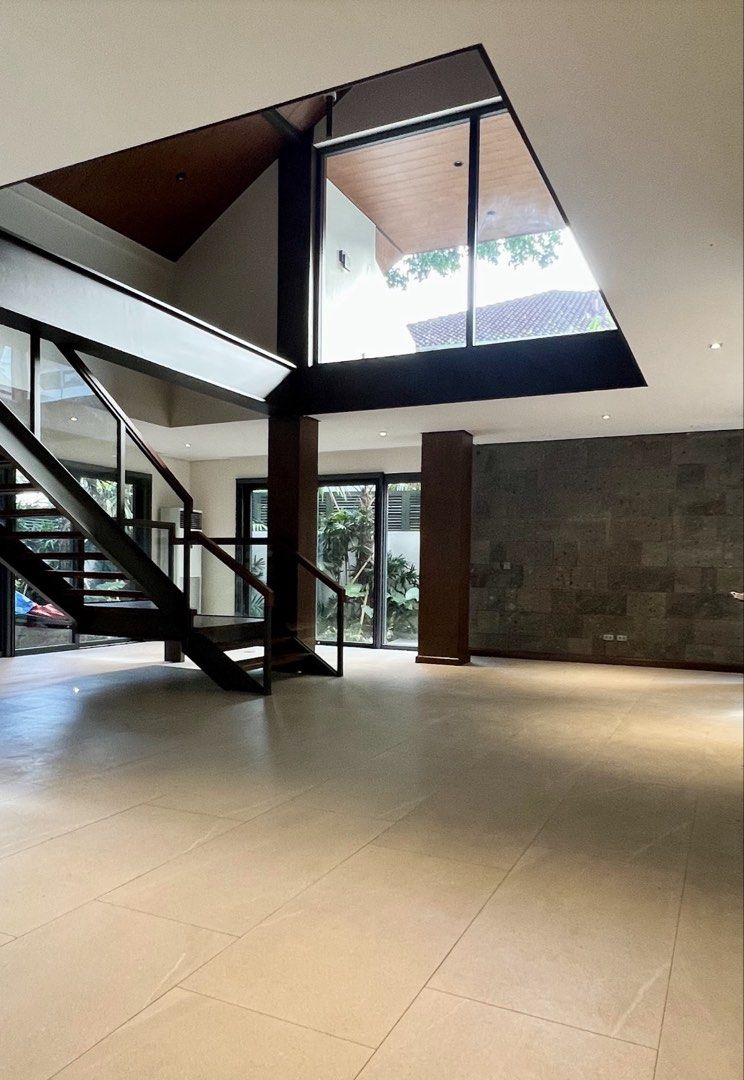 Ayala Heights Quezon City (Category: House & Lot) located in Taguig. Submitted by brokerhanstaneo_09178038728 (Listing ID 1438932736, Image 1). Description: Ayala Heights Quezon City La 500 sqm Fa 600 sqm 3 BR with room at the ground floor 4 cars P150M .