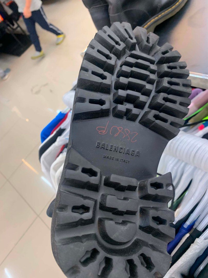 Balenciaga Stompers Boots (Category: Boots) located in Cabuyao City. Submitted by lackingly (Listing ID 1438924676, Image 3). Description: + shipping helping a friend 6k or best offer not sure what size forgot to take a photo of it but theyre around size 44-45, will go back to the thrift.