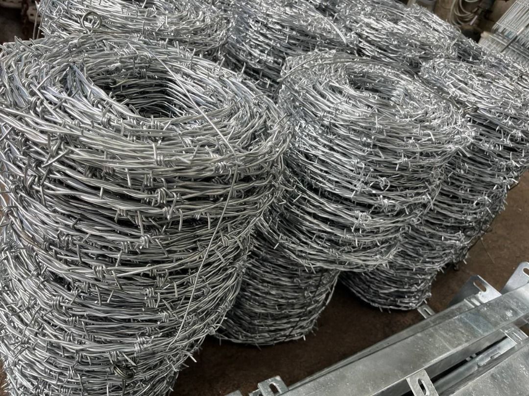 Barb wire 2.7 x 160mtrs (Category: Everything Else Others) located in Manila. Submitted by joeyroque09 (Listing ID 1438965469, Image 3). Description: Barb wire 2.7 x 160mtrs Price: 1750.