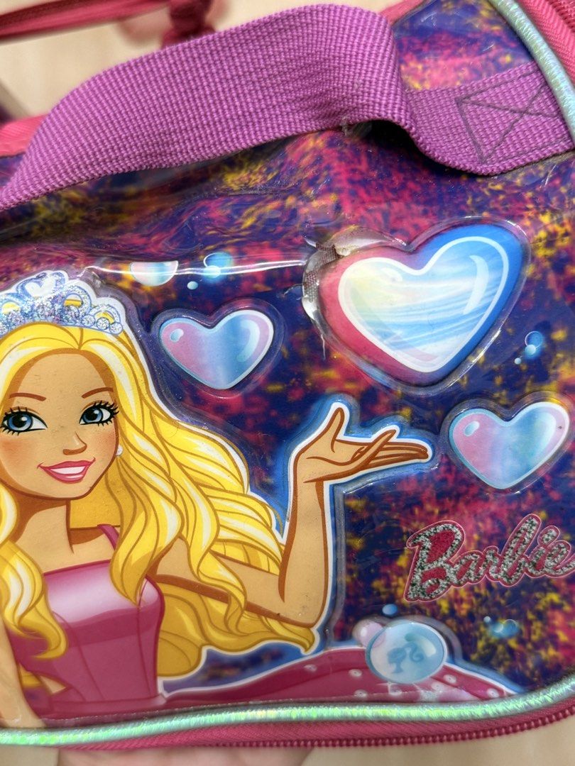 Barbie Big Trolley Bag Elementary (Category: Babies & Kids Fashion) located in Caloocan City. Submitted by kayceegee (Listing ID 1439063026, Image 3). Description: Original Barbie Trolley Bag Mdaming pwede malagay Need lang linisin Orig price nasa 4k-5k.