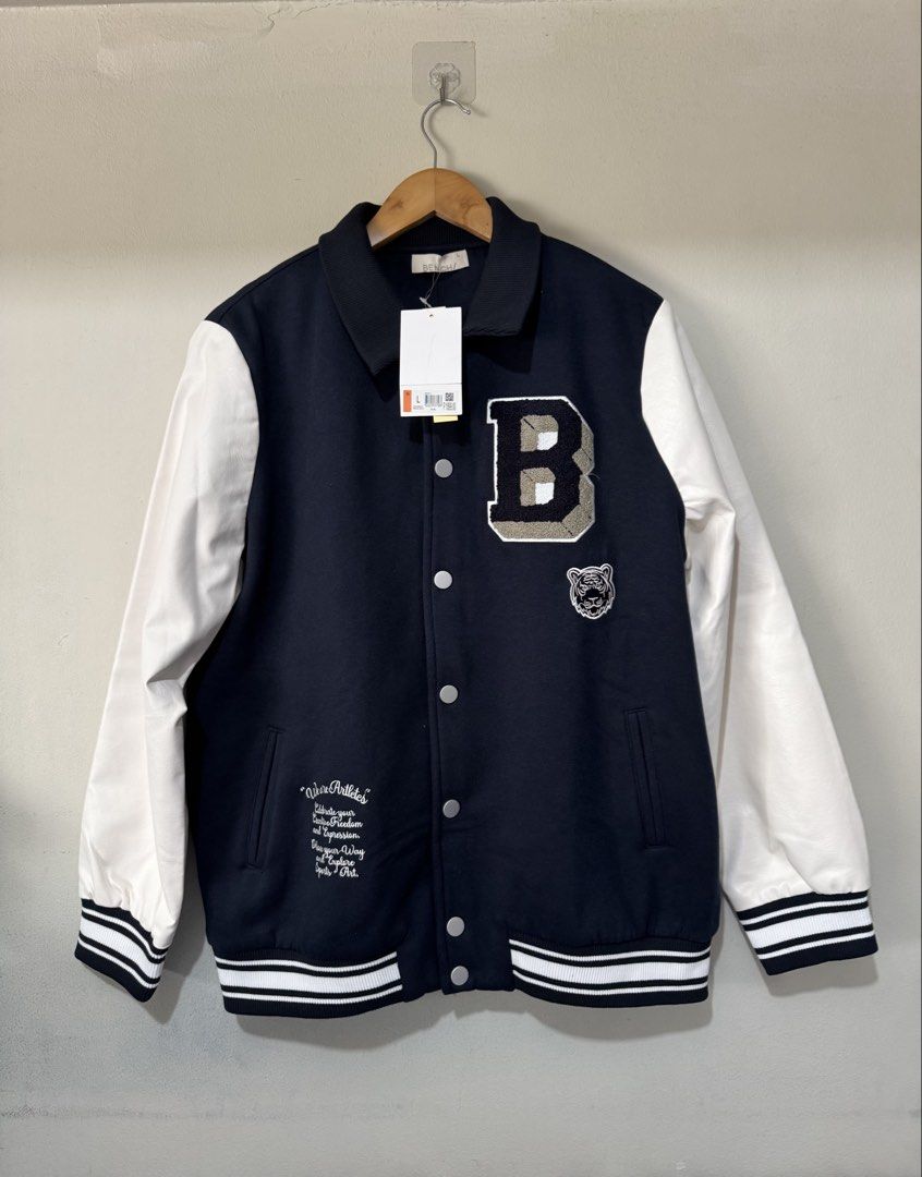 Bench Varsity Jacket Navy Blue White (Category: Coats, Jackets and Outerwear) located in Pasig City. Submitted by _king.declutter (Listing ID 1439020011, Image 1). Description: FOR SALE ONLY NO SWAP OR TRADE🚩 PERSONAL ITEMS NOT THRIFTED OR UKAY🚩 DECLUTTER SALE ONLY🚩 BRAND NEW BENCH VARSITY JACKET NAVY BLUE / WHITE LARGE BRAND NEW 1699 ONLY 1899 ORIGINAL PRICE PICK UP MEET UP ORTIGAS PASIG ONLY DELIVERY VIA LALAMOVE GRAB LBC J&T.