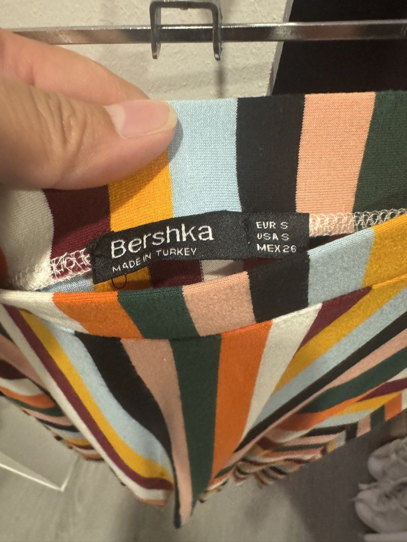 Bershka Striped Midi Skirt (Category: Skirts) located in Taguig. Submitted by kittychum (Listing ID 1439012174, Image 2). Description: - Bershka midi skirt - Colorful striped design - Asymmetrical hem - Size: S - Made in Turkey - Comfortable elastic waistband - Versatile style.