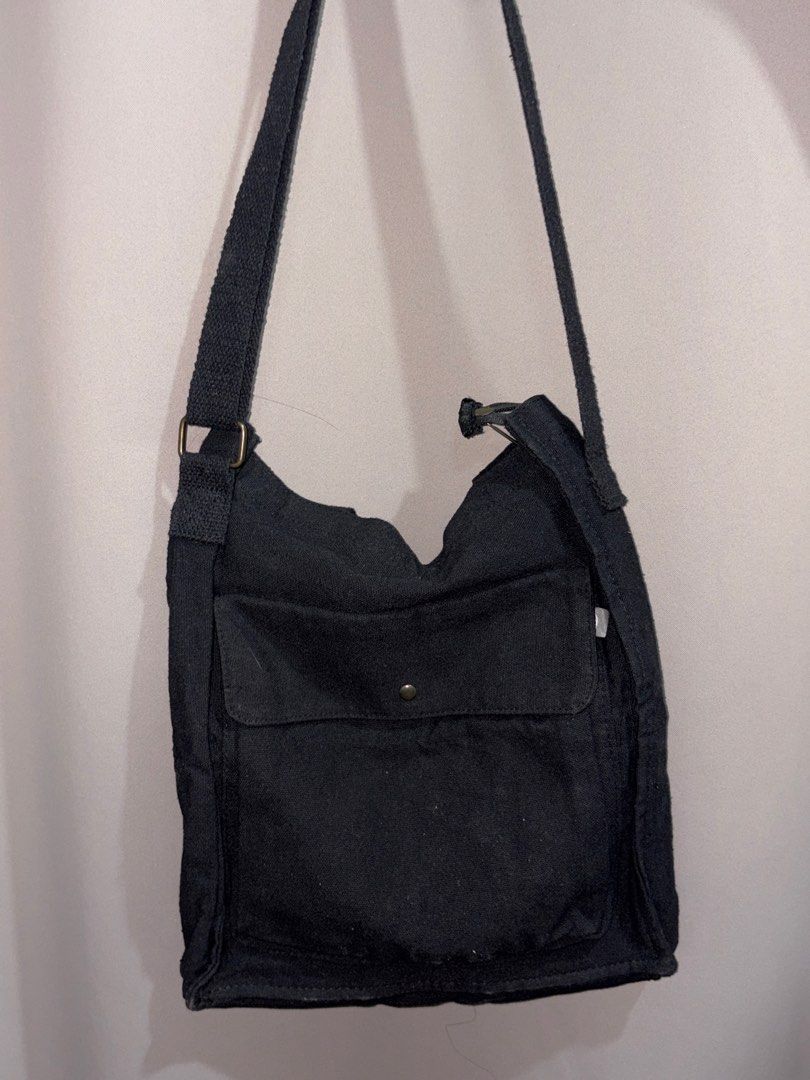 Black bag (Category: Sling Bags) located in Manila. Submitted by _nikol (Listing ID 1439048359, Image 1). Description: Can be used as tote bag or sling bag Get for free when you avail from one of my listings.