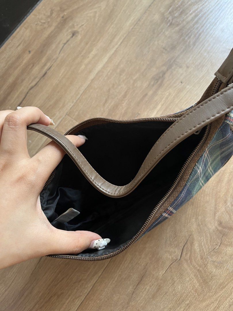 Blue Green Brown Plaid Shoulder Bag (Category: Shoulder Bags) located in Mandaluyong City. Submitted by vpulgarr (Listing ID 1438999385, Image 2). Description: 📍mandaluyong.