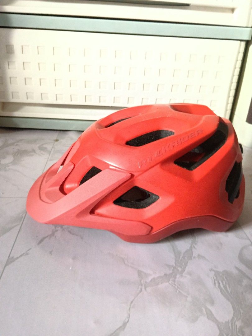 Bontrager Mountain Bike Helmet (Category: Bicycles) located in Manila. Submitted by mysticdog.797b5d (Listing ID 1439013482, Image 2). Description: - Red Bontrager mountain bike helmet - Features multiple vents for airflow - Includes a visor for sun protection - Adjustable straps for a secure fit - Ideal for mountain biking and other outdoor activities.