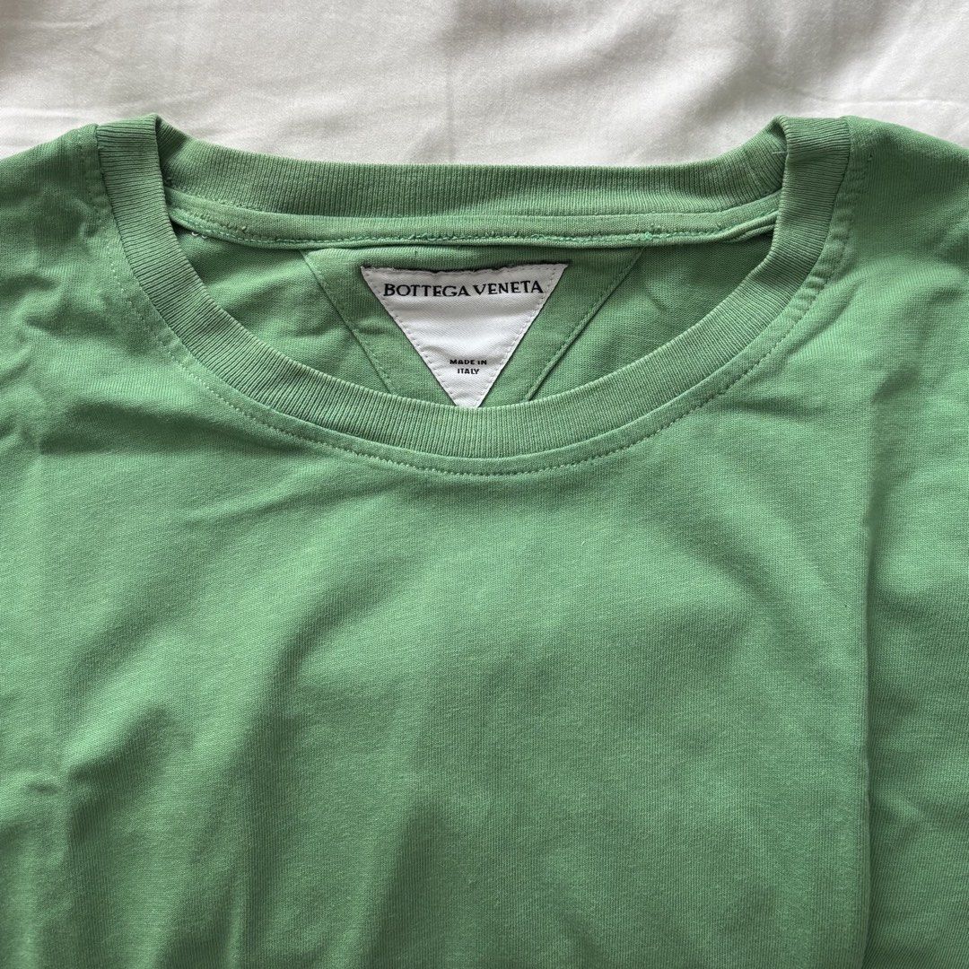 Bottega Veneta Green Cotton Tee (Category: Tshirts & Polo Shirts ) located in Taguig. Submitted by mariow (Listing ID 1438977020, Image 3). Description: Thrifted, source unknown 22 in x 27 in Neck tag and wash tags present - Green Bottega Veneta Cotton T-shirt. - Features a crew neck and short sleeves. - Necktag present - Subtle embroidered logo on the back..
