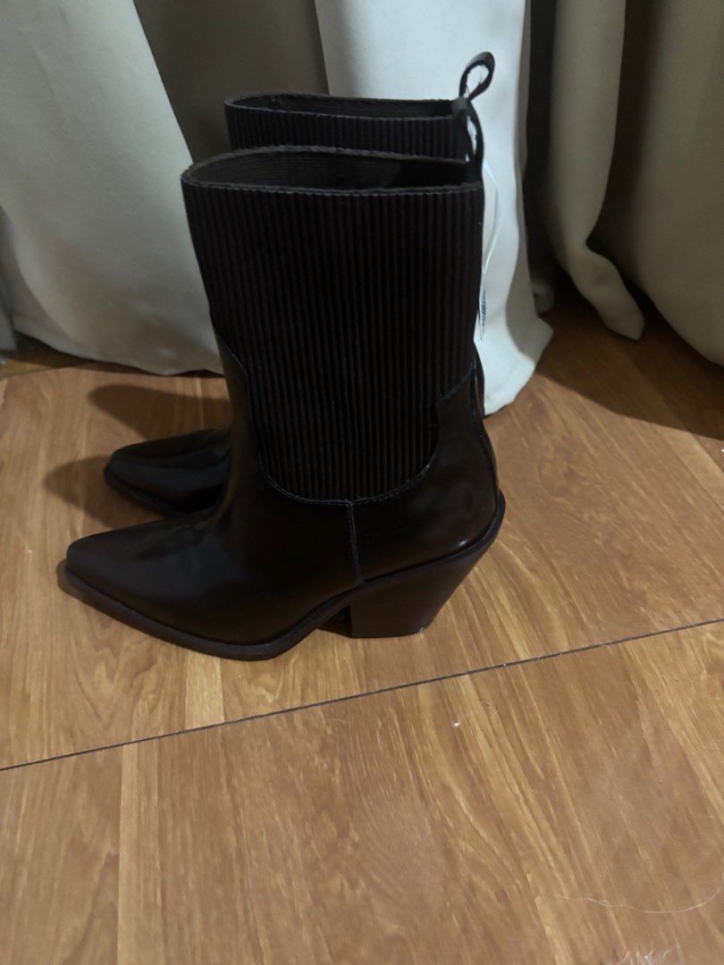 Brand New - H&M boots (Category: Boots) located in Manila. Submitted by katesys (Listing ID 1439014395, Image 2). Description: Size eu 37, can fit eu 36 Brand new. Sinukat lang With tags.