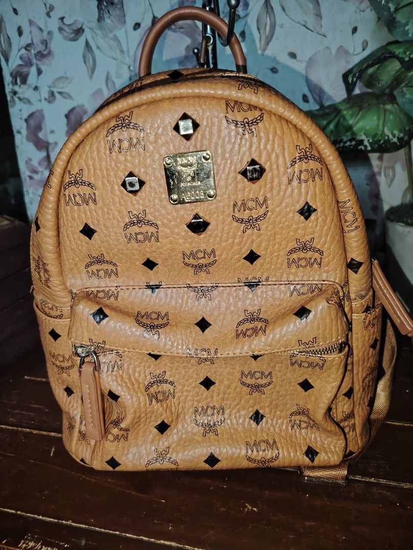 Bundle MCM Medium Backpack (Category: Bags & Wallets) located in Johor Bahru. Submitted by n.c1983 (Listing ID 1439017869, Image 1). Description: Bundle Bag Size Medium Defect ∞ Dalam ada crack.