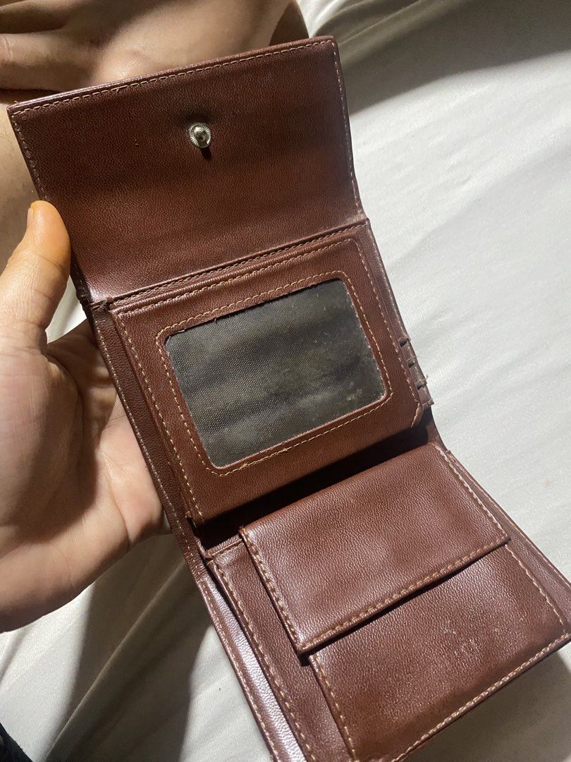 Burberry Nova check vintage wallet (Category: Luxury Bags & Wallets) located in Marikina City. Submitted by voilree (Listing ID 1439010032, Image 3). Description: price still negotiable.