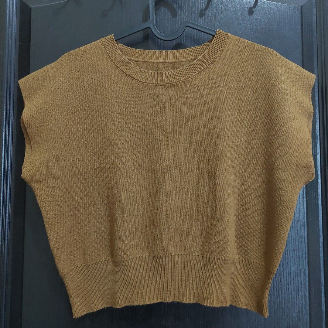 Camel Cropped Crew-neck Knitted Top (Category: Blouses) located in Quezon City. Submitted by forgetmenot.ph (Listing ID 1439009342, Image 1). Description: Camel-colored cropped knitted top with cap sleeves Condition: 9/10 Measurements (flat lay): Bust - 19" Length - 17.5" Best fits sizes medium to large..