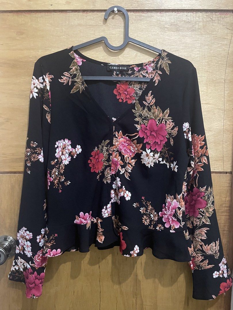 Cameo Rose Floral Blouse (Category: Blouses) located in Manila. Submitted by beatan13 (Listing ID 1439065755, Image 1). Description: - Cameo Rose blouse with floral print - Black background - Long sleeves - Flattering V-neck - Ruffled hem - Comfortable fit - Perfect for casual and semi-formal occasions.