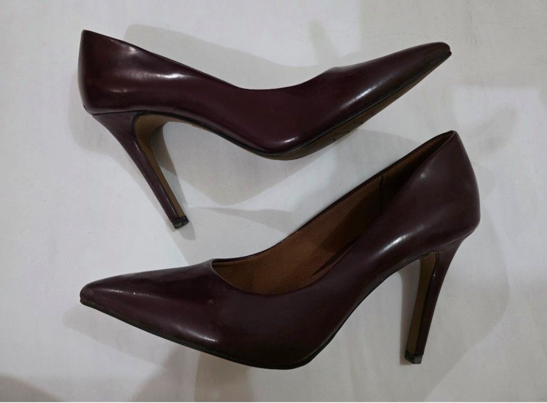 Christian Siriano Pointed Heels (Category: Heels) located in Naga. Submitted by wishiwushuu.1 (Listing ID 1439012830, Image 1). Description: - Christian Siriano heels - Rich burgundy color - Pointed toe design - Classic stiletto heel - Size 8.5 - Suitable for various occasions.