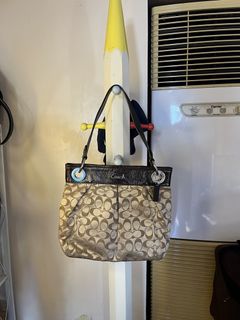 (Category: ) located in . Submitted by vtg_ukay_bags (Listing ID 1438909395, Image 1). Description: .