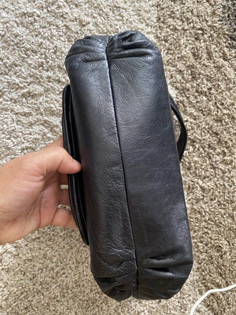 Coach kili bag (Category: Luxury Bags & Wallets) located in Dumanjug. Submitted by avegailbal20275 (Listing ID 1435277488, Image 3). Description: Used coach kili bag may issue sa silver heatstamp..