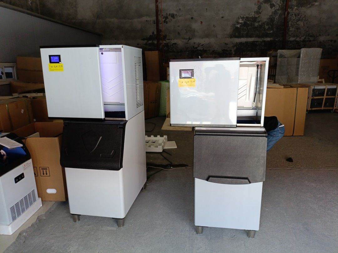 Commercial Cube Ice Maker Machine 165kg-250kg (Category: Refrigerators and Freezers) located in Angeles City. Submitted by cad_wh (Listing ID 1439031400, Image 2). Description: ❄️Commercial Ice Cube Maker Machine 165/220/250❄️ EP-M165FF-A/B ₱77,990.00 EP-M220FF-A/B ₱87,990.00 EP-M250FF-A/B ₱97,990.00 ▪️ Split large ice machine ▪️Material: stainless steel ▪️Ice production capacity: 165/220/250/KG/24H ▪️Refrigeration method: air cooling ▪️Voltage: 