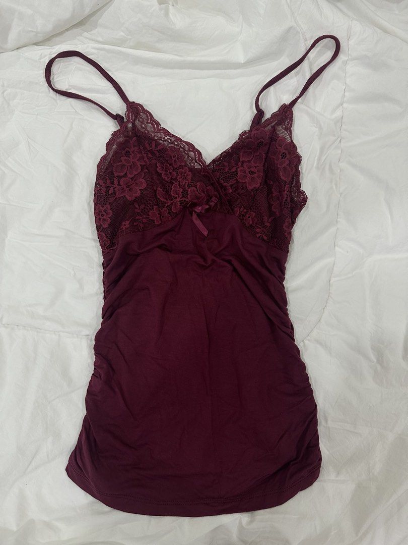 contrast lace ruched y2k cami top (Category: Sleeveless) located in Quezon City. Submitted by swagprincess444 (Listing ID 1438971061, Image 1). Description: ✩ size: fits xs-s ✩ condition: 10/10 ✩ impulse buy .