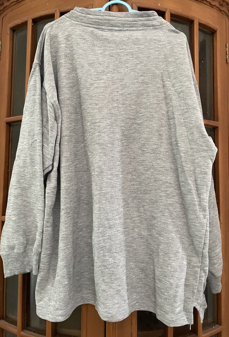 Converse sweatshirts (Category: Coats, Jackets and Outerwear) located in Ipoh. Submitted by ieda24 (Listing ID 1438918336, Image 3). Description: Foc postage.
