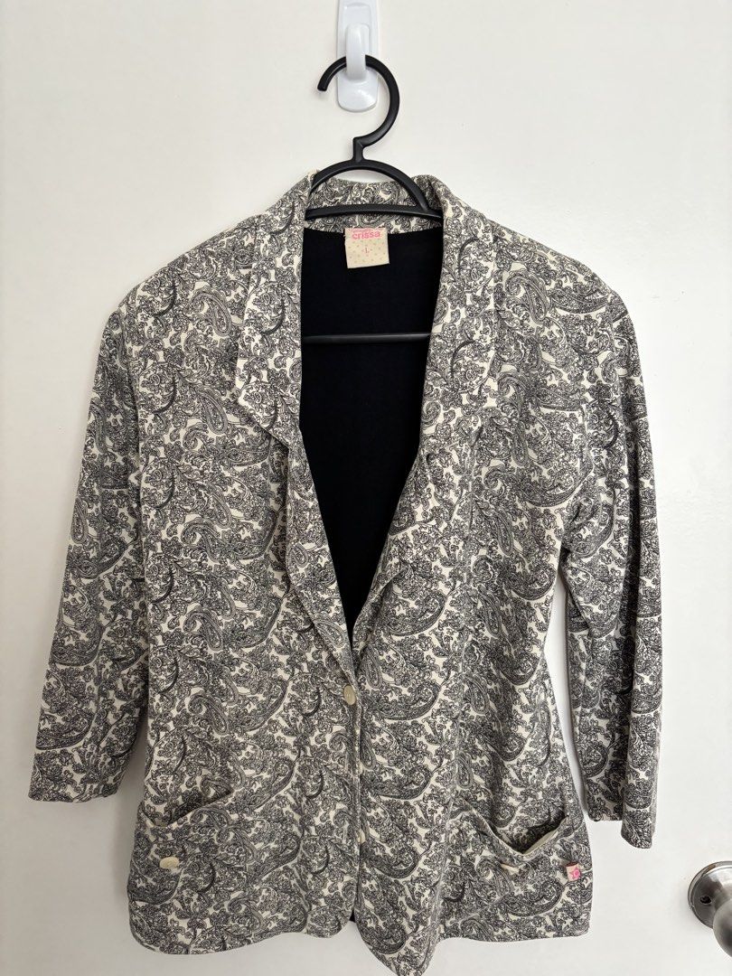 Crissa Print Blazer (Category: Coats, Jackets and Outerwear) located in Taguig. Submitted by macs_stuff (Listing ID 1439000736, Image 1). Description: Runs small so best fit if S/M size Rfs: decluttering.